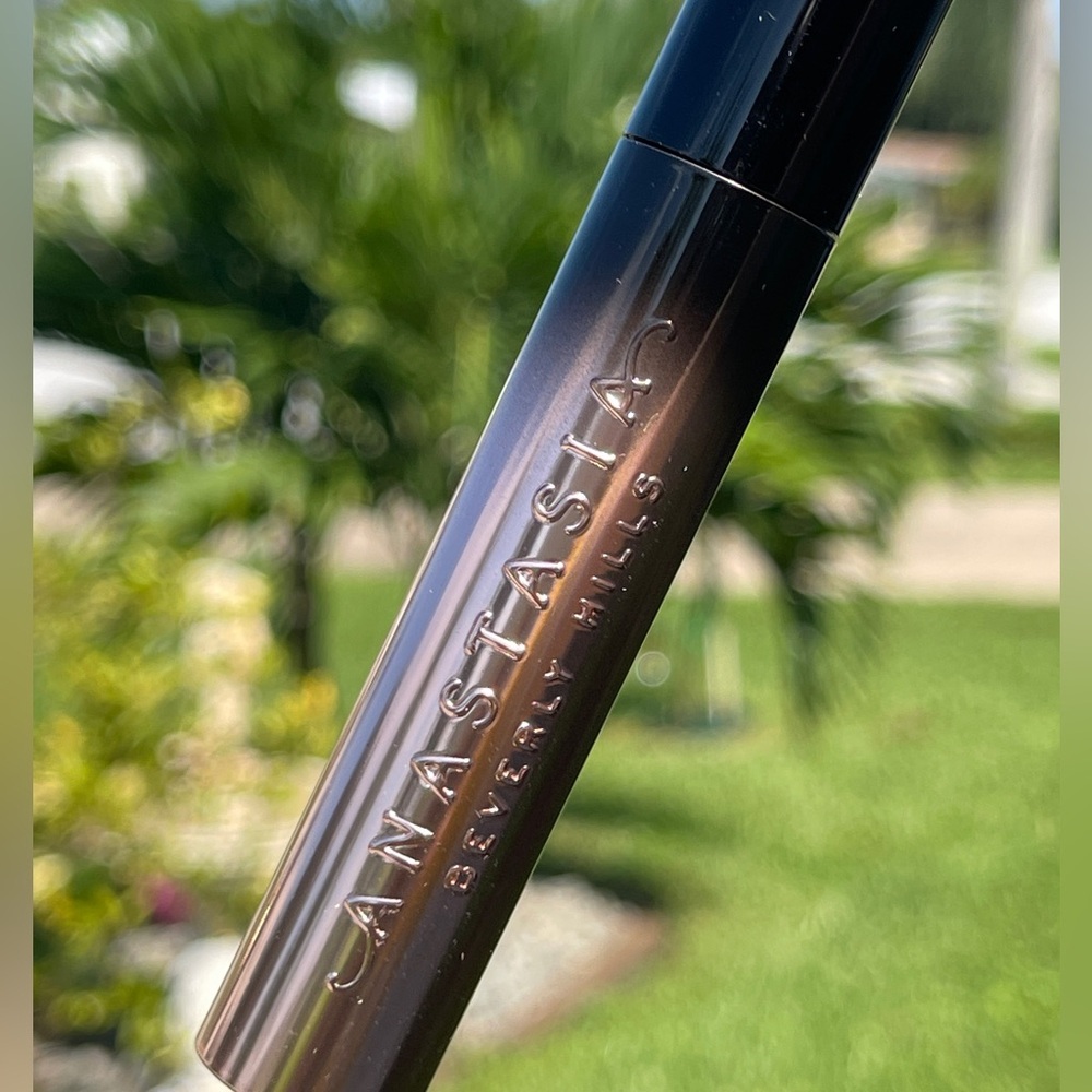 ANASTASIA BEVERLY HILLS Lash Brag Volumizing Mascara In Jet Black - Picture 2 of 15
